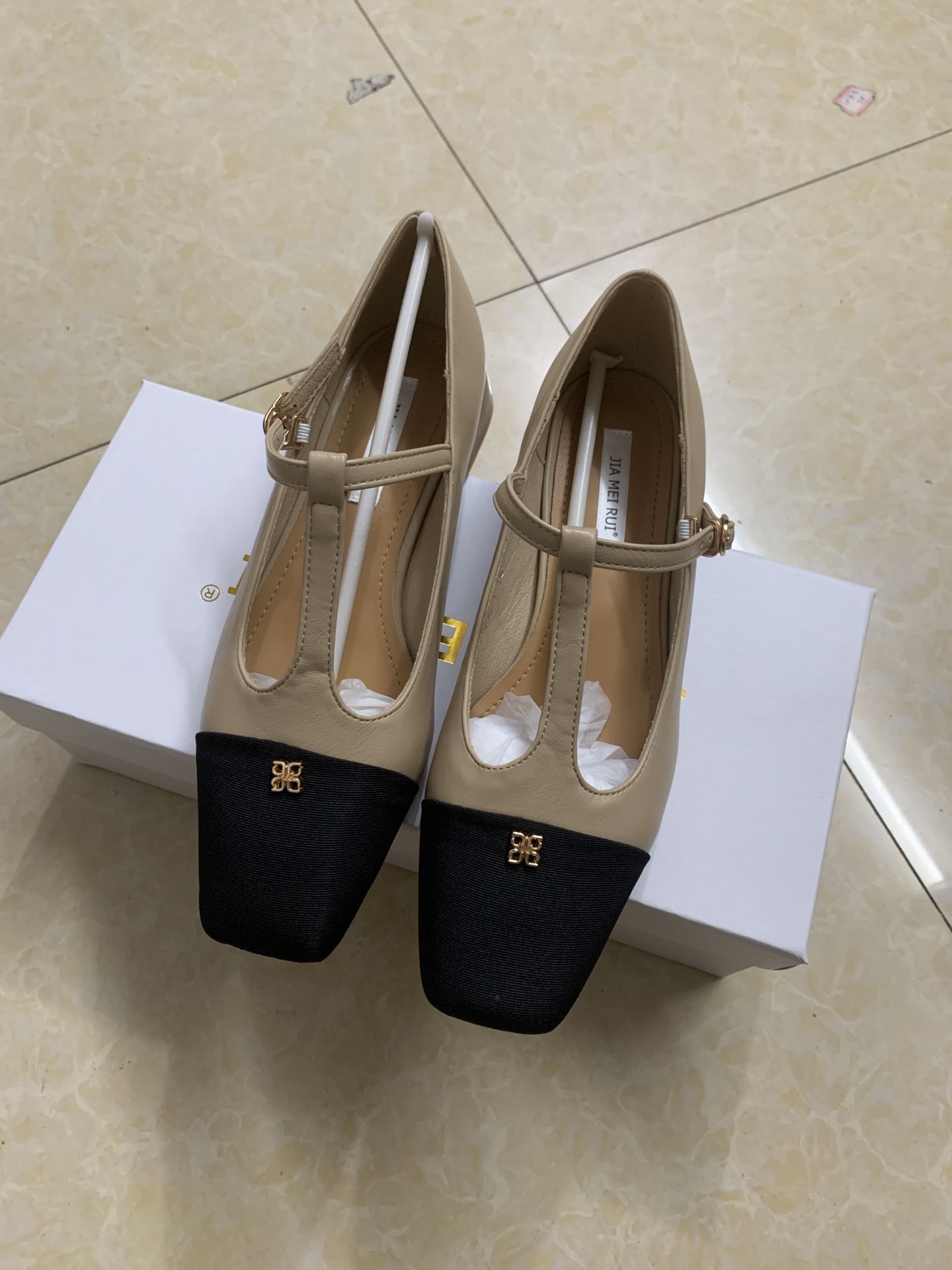 粗跟 高跟 方头 袢扣 中口鞋 网面  - VALI鞋履AI设计主图