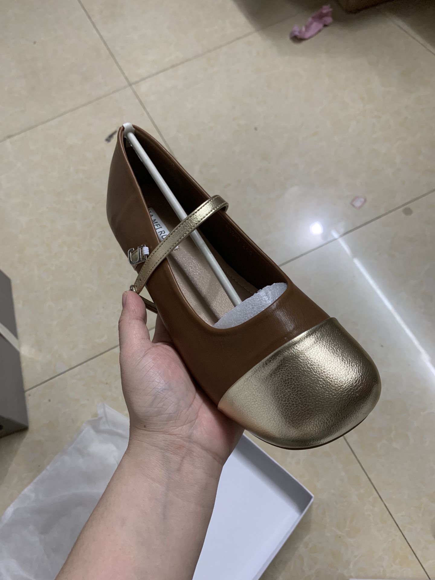 平底 圆头 低帮 袢扣 中口鞋 皮革  - VALI鞋履AI设计主图