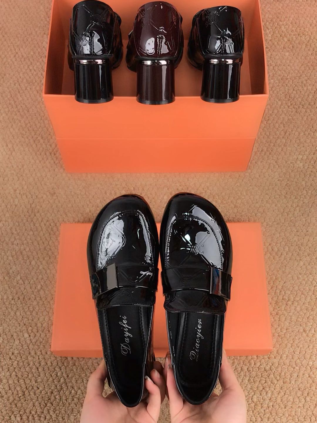 圆头 低帮 袢扣 中口鞋 皮革 圆头 低帮 袢扣 中口鞋 皮革 - VALI鞋履AI设计主图