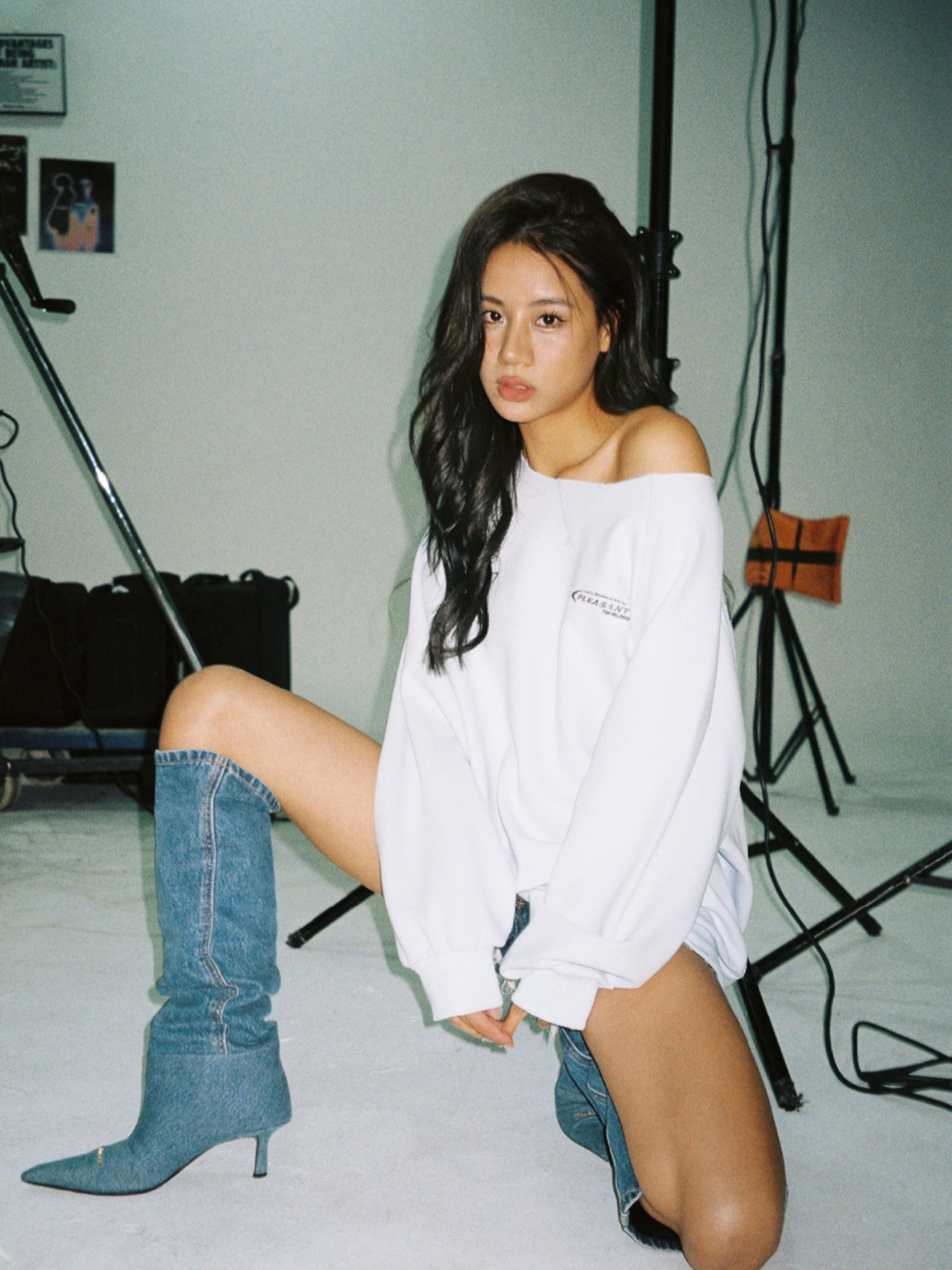 针织面料 O型 圆形领 文字图案 印花 云雾色 炽白  - VALI鞋履AI设计主图