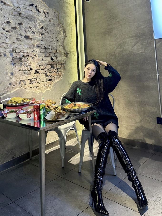 毛纺 圆形领 植物/花卉 细针 提花-绞花 夜蓝色 哥特风 