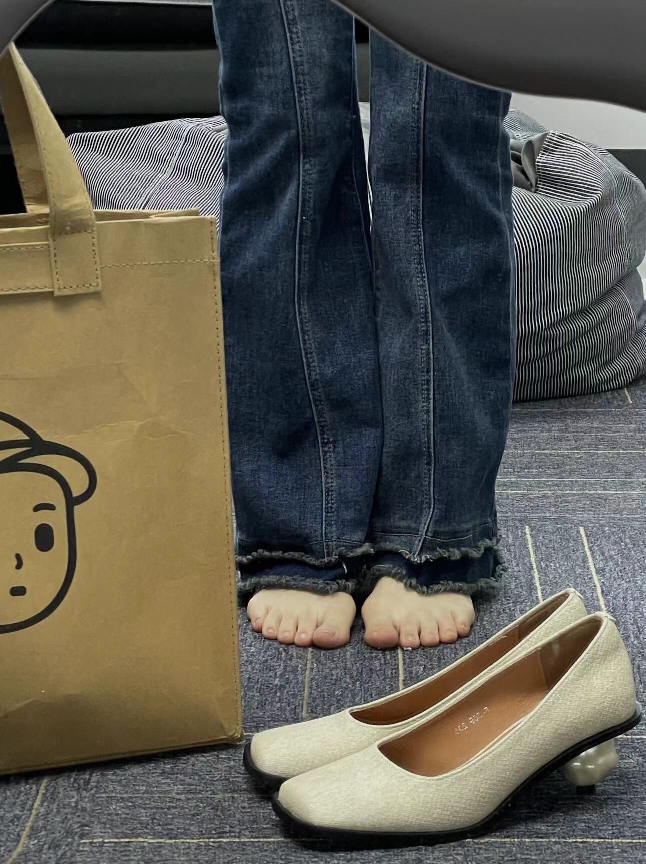 牛仔面料 洗水 深蓝黑色  - VALI鞋履AI设计主图