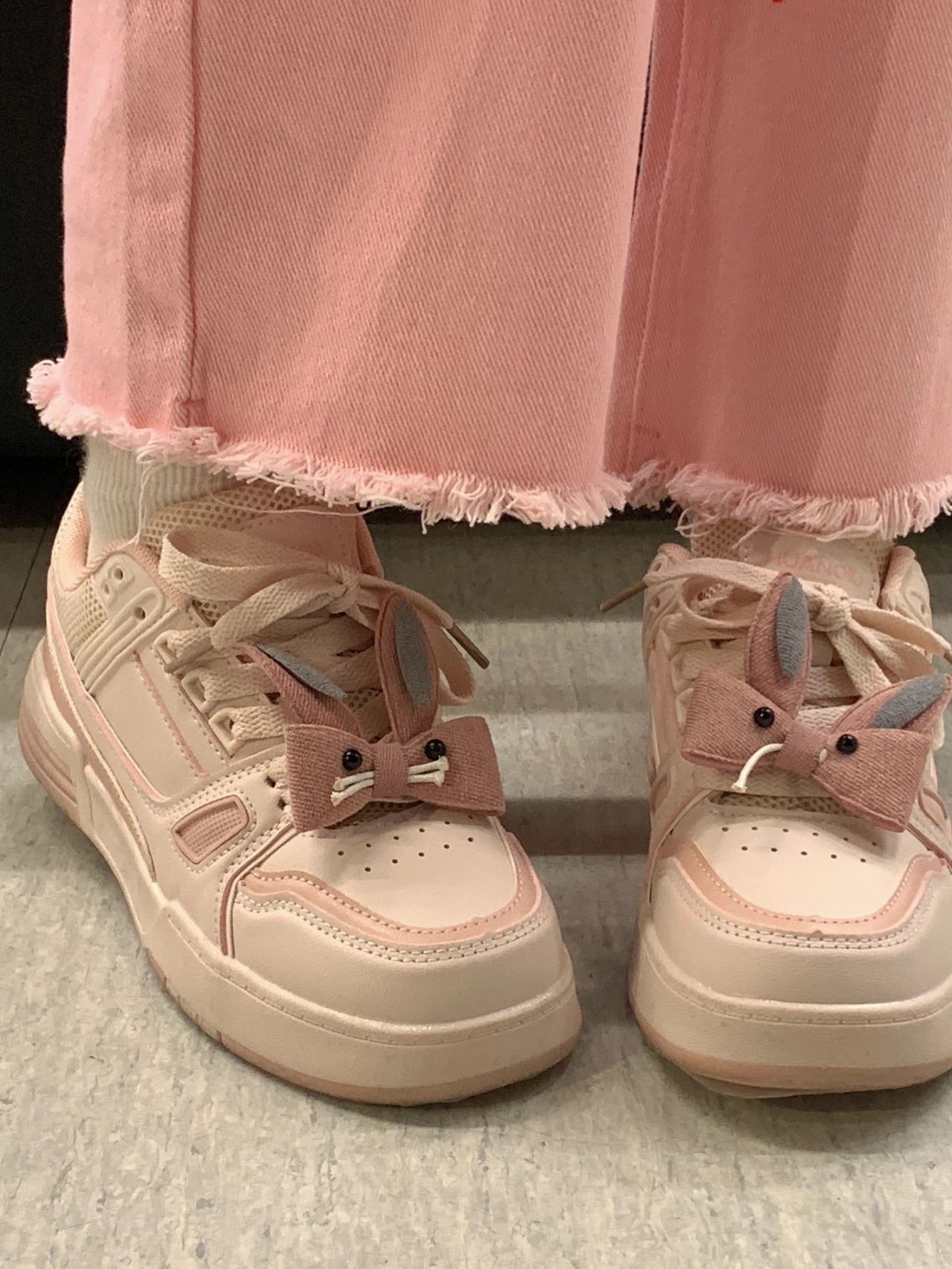 平底 圆头 低帮 魔术贴 深口鞋 皮革  - VALI鞋履AI设计主图