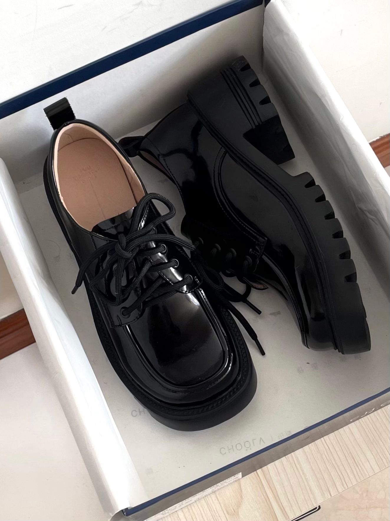 圆头 系带 深口鞋 皮革  - VALI鞋履AI设计主图