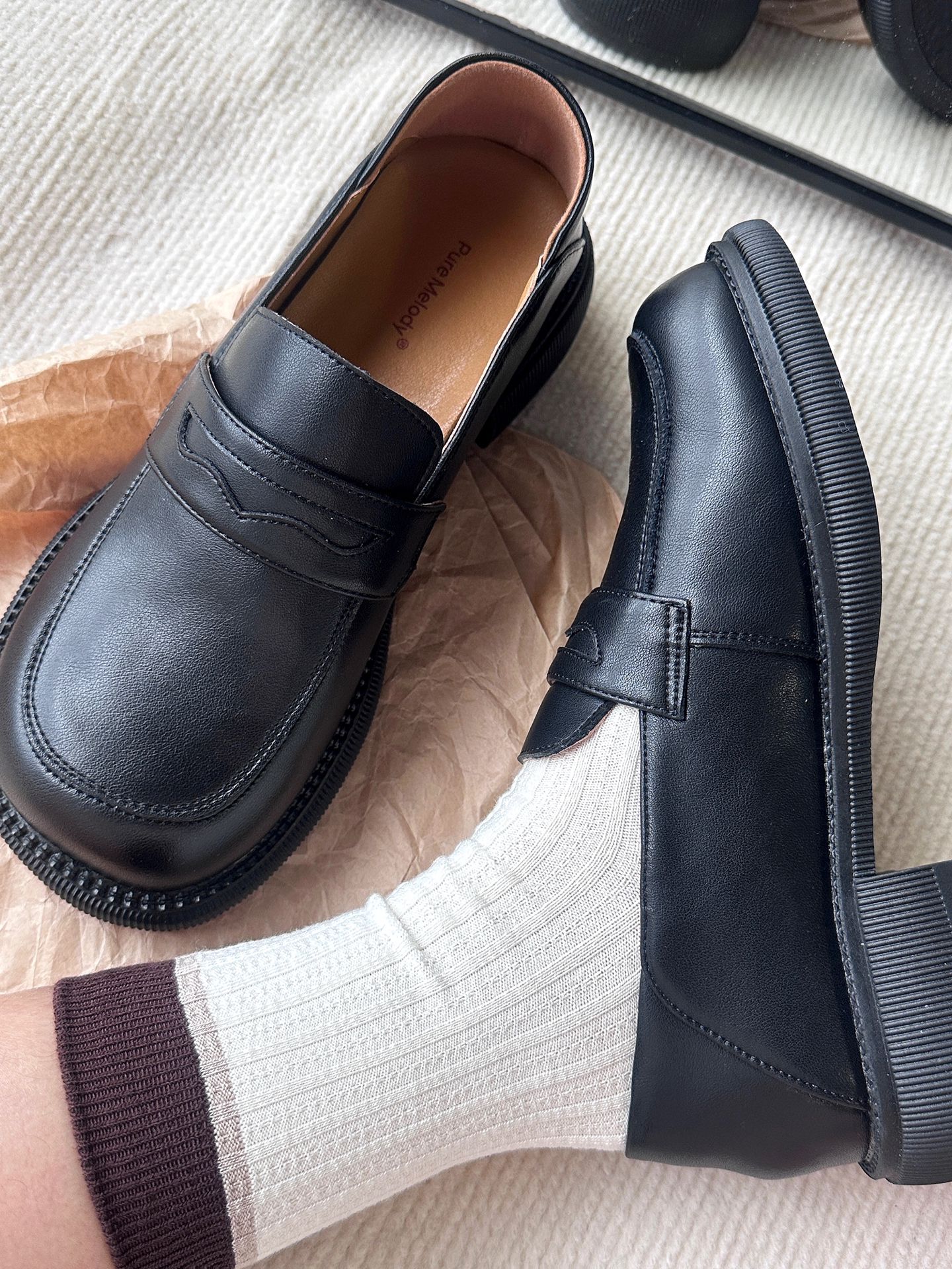 圆头 低帮 一脚蹬 深口鞋 皮革  - VALI鞋履AI设计主图