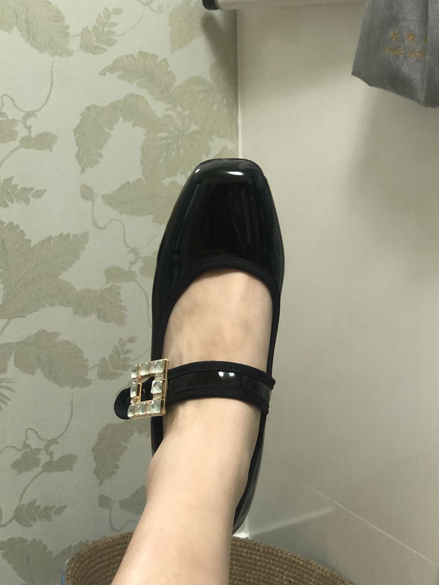 方头 低帮 袢扣 浅口鞋 皮革  - VALI鞋履AI设计主图