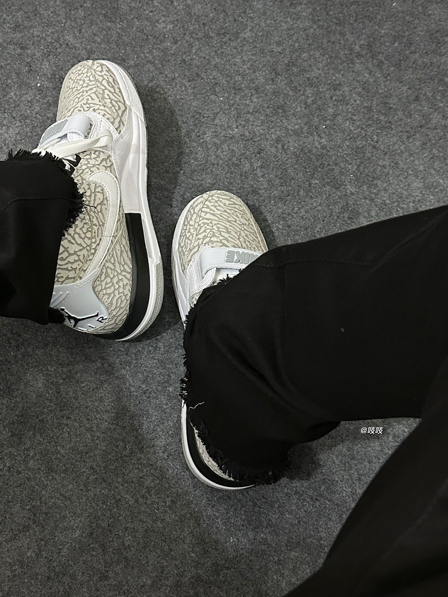 平底 圆头 低帮 系带 魔术贴 深口鞋 皮革  - VALI鞋履AI设计主图