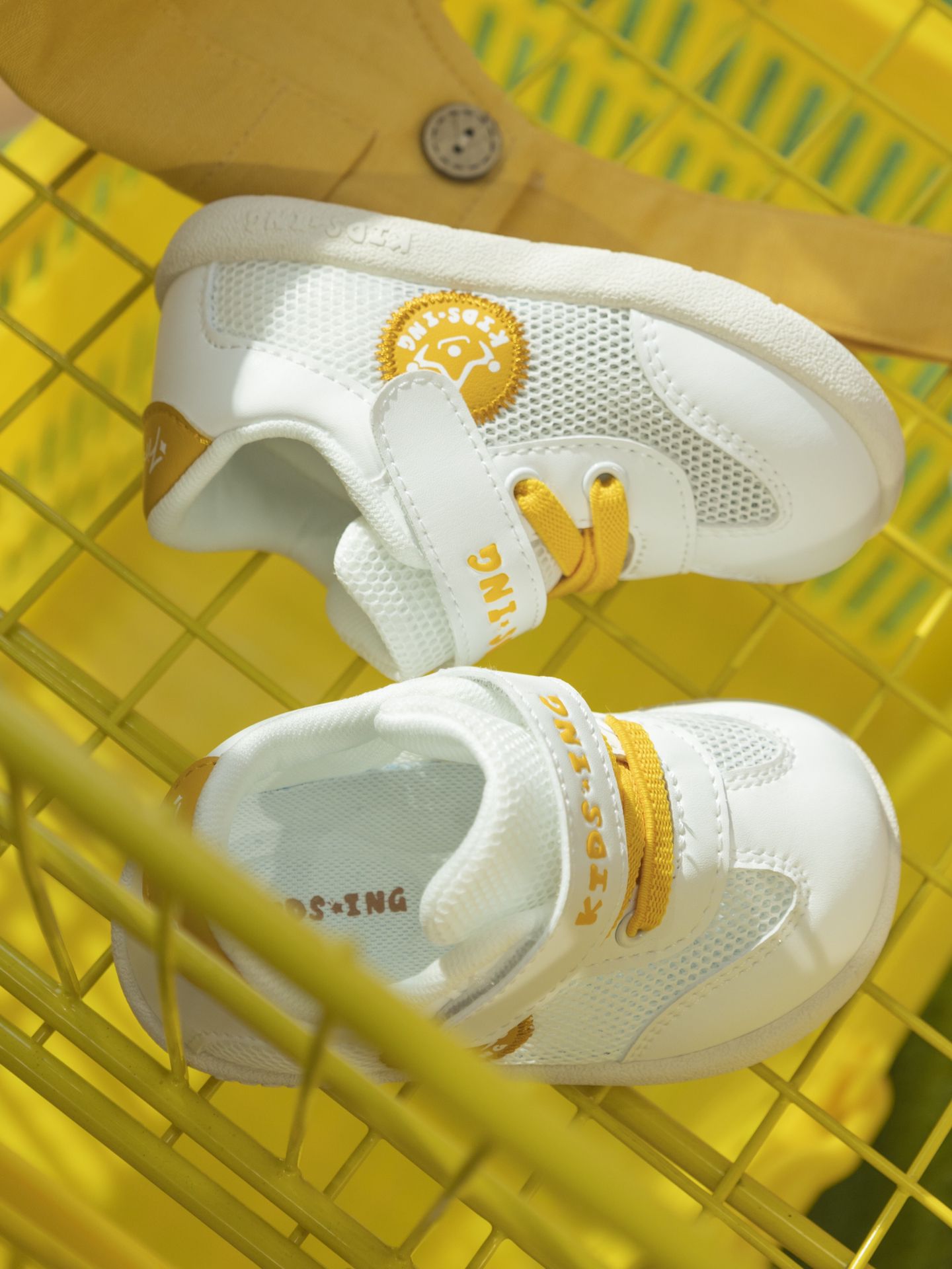 平底 圆头 低帮 魔术贴 深口鞋 网面  - VALI鞋履AI设计主图