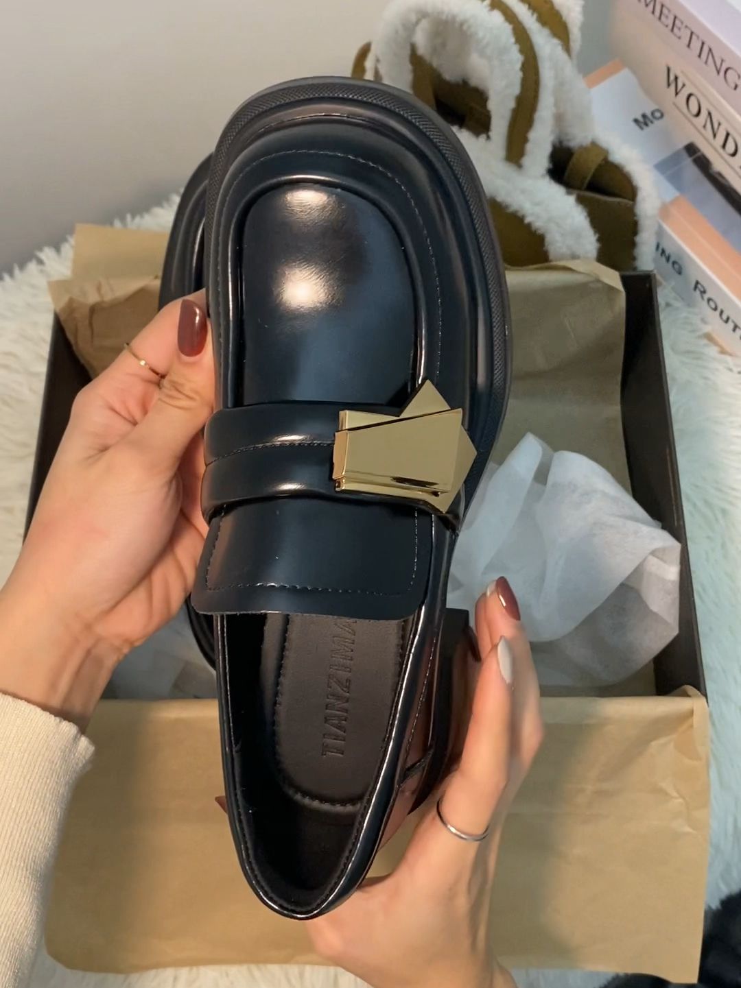 圆头 低帮 一脚蹬 深口鞋 皮革  - VALI鞋履AI设计主图