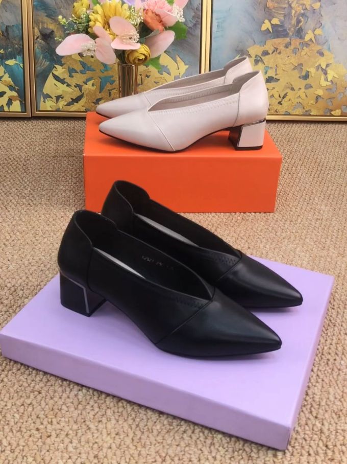 尖头 低帮 一脚蹬 中口鞋 皮革 