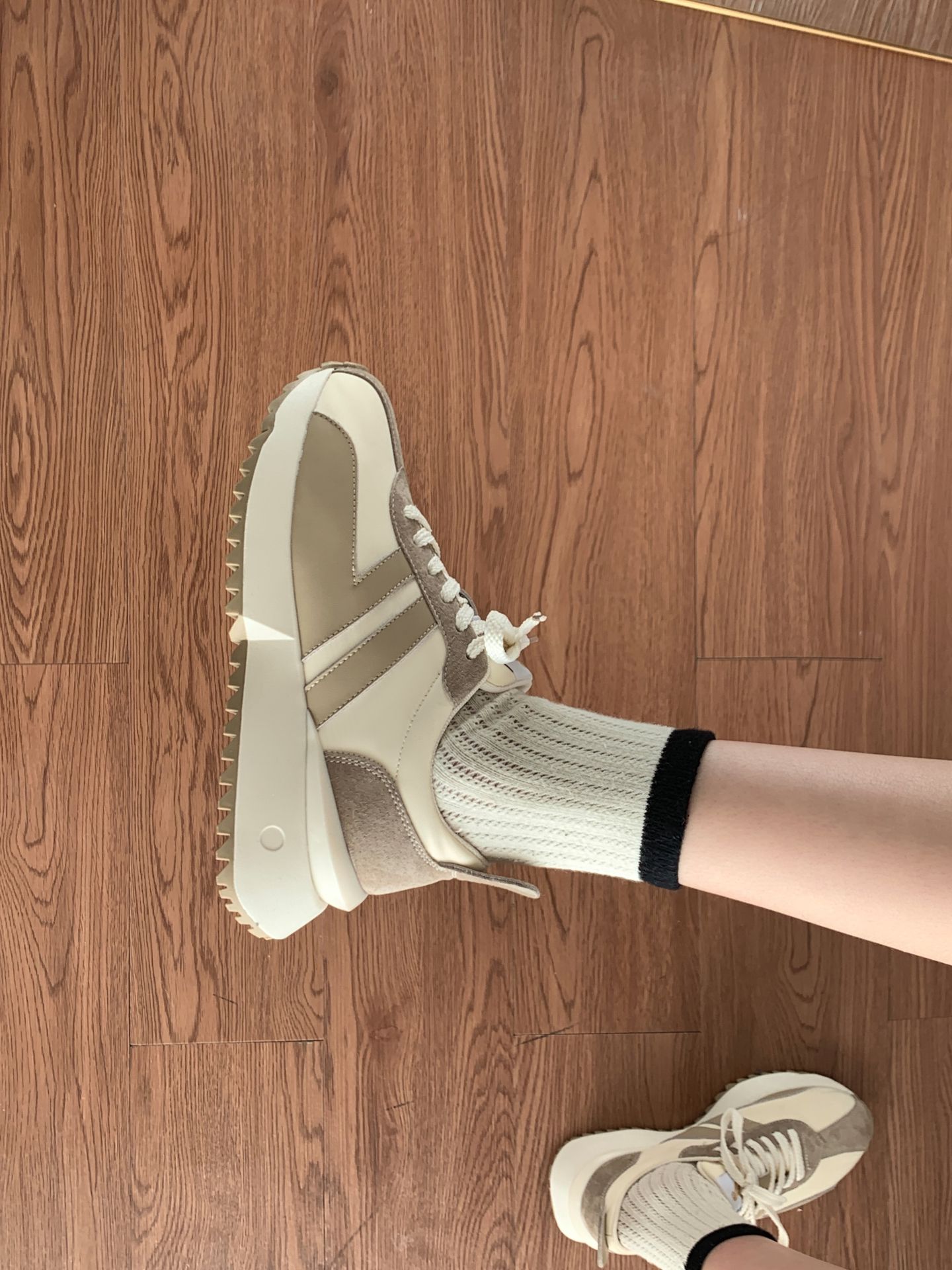 厚底 圆头 低帮 深口鞋 皮革  - VALI鞋履AI设计主图