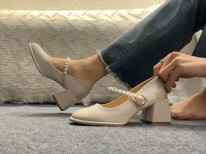 粗跟 中跟 低帮 袢扣 浅口鞋 皮革 