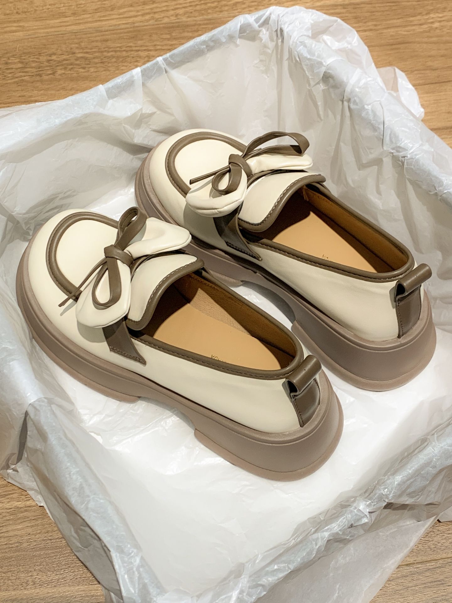 圆头 低帮 一脚蹬 中口鞋 皮革  - VALI鞋履AI设计主图