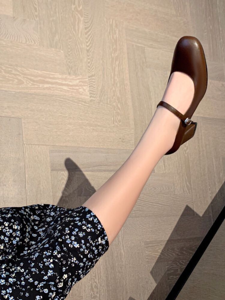 粗跟 中跟 圆头 低帮 袢扣 中口鞋 皮革  - VALI鞋履AI设计主图