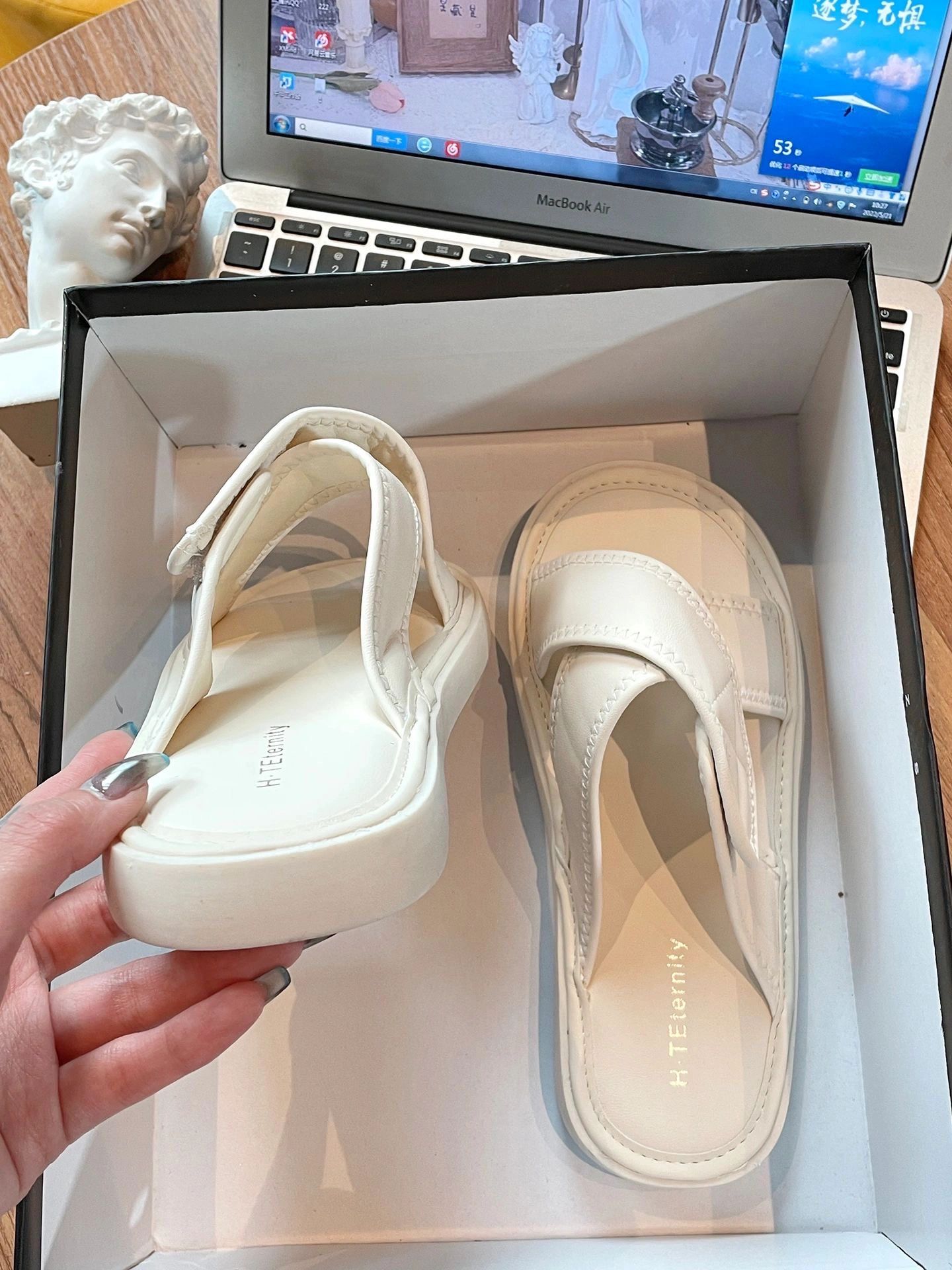 圆头 一脚蹬 皮革  - VALI鞋履AI设计主图