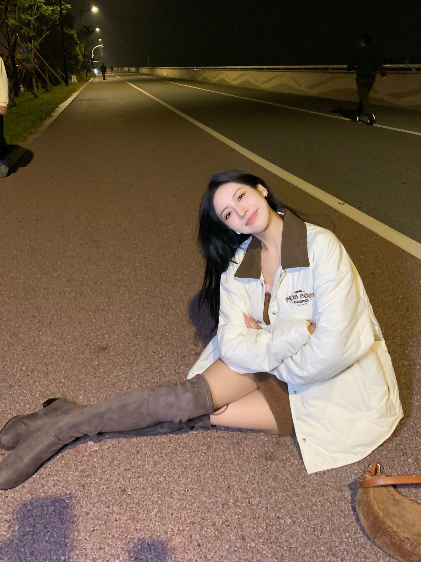 防护功能 H型 衬衫领 文字图案 撞色/渐变 拼接 贴布绣 印花 气泡白 蛋酒色 香草冰淇淋色 基础扣饰  - VALI鞋履AI设计主图