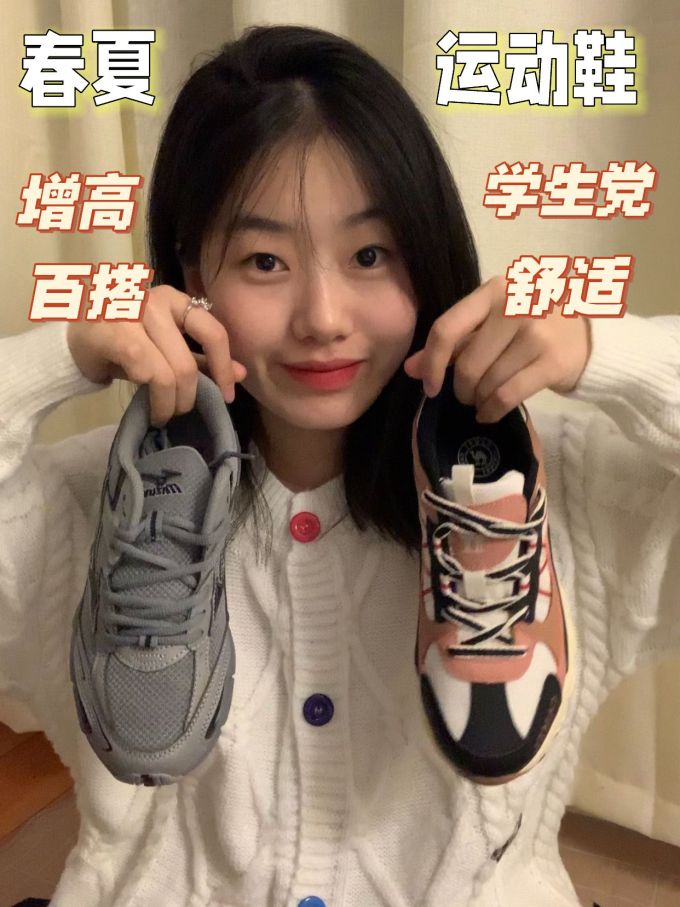 圆形领 撞色/渐变 贴布绣 纯粹的幸福 浅棕褐色 基础扣饰 徽章 