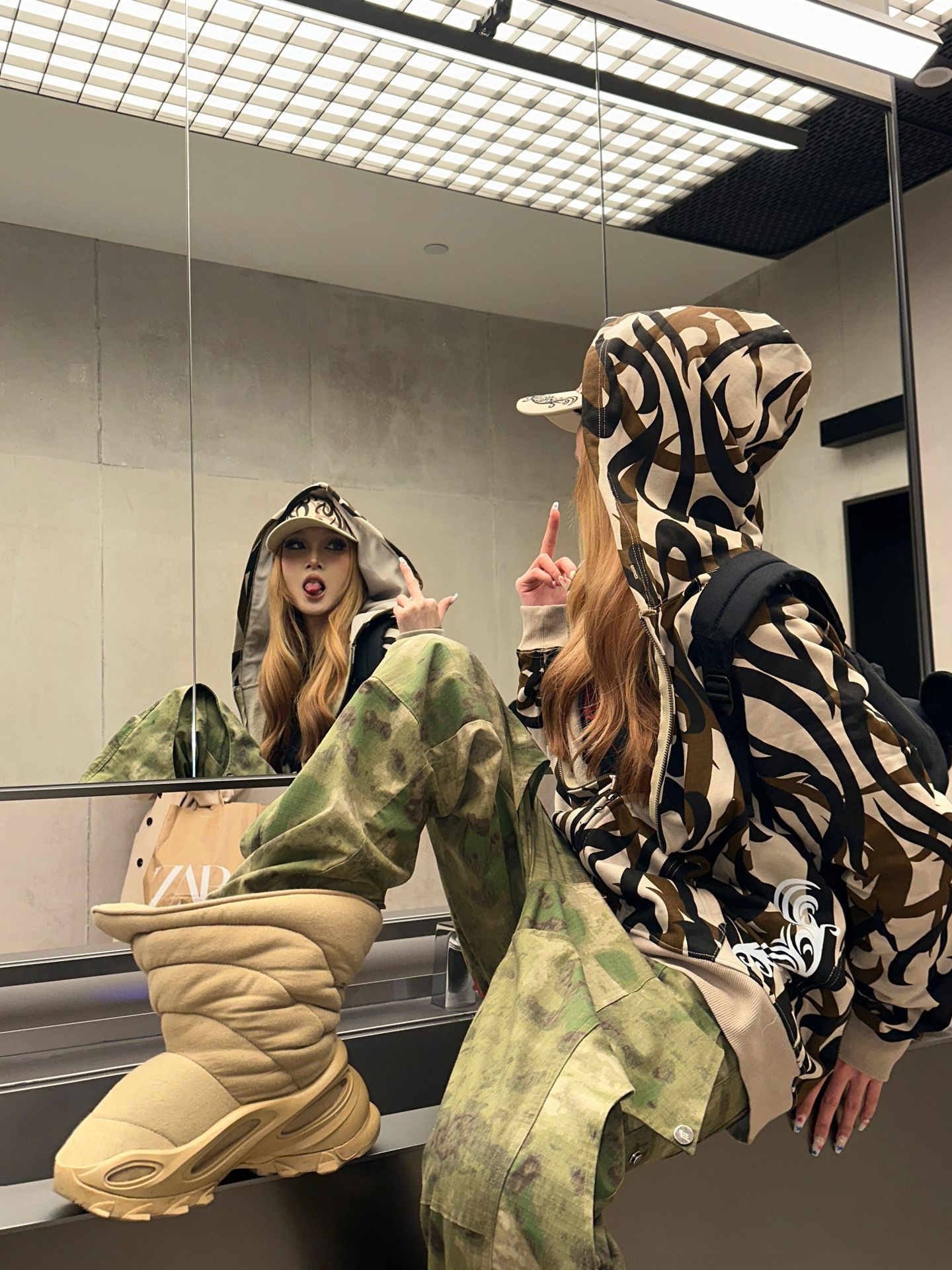 针织面料 H型 连帽领 迷彩 印花 踢踏舞鞋色 暗土褐色 基础绳带  - VALI鞋履AI设计主图