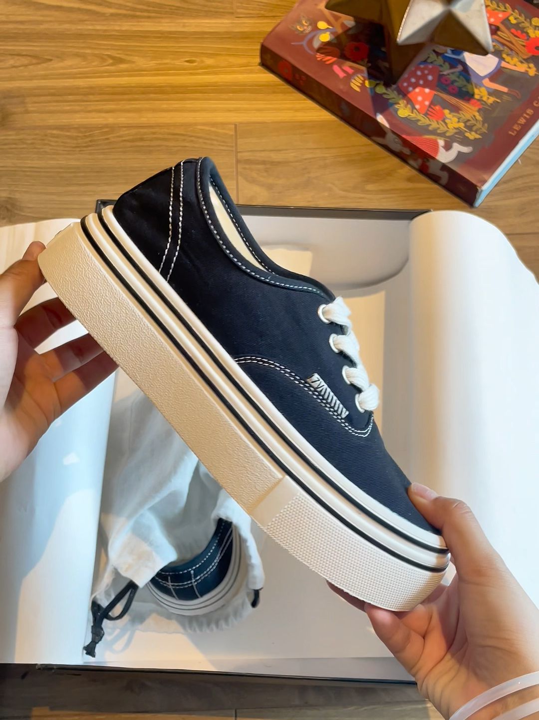 平底 低帮 系带 深口鞋  - VALI鞋履AI设计主图