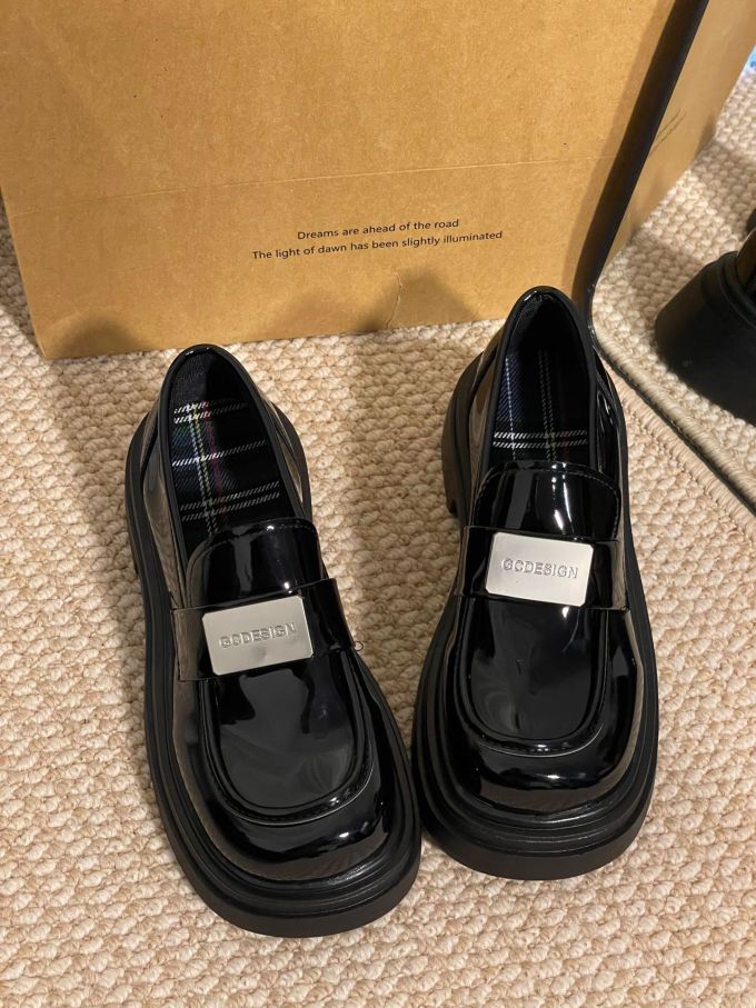 圆头 低帮 袢扣 深口鞋 皮革 