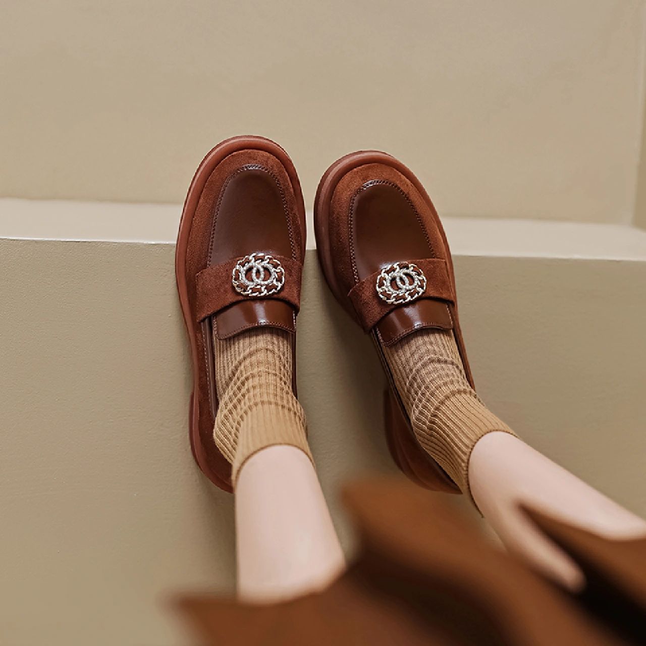 圆头 低帮 一脚蹬 深口鞋 皮革  - VALI鞋履AI设计主图