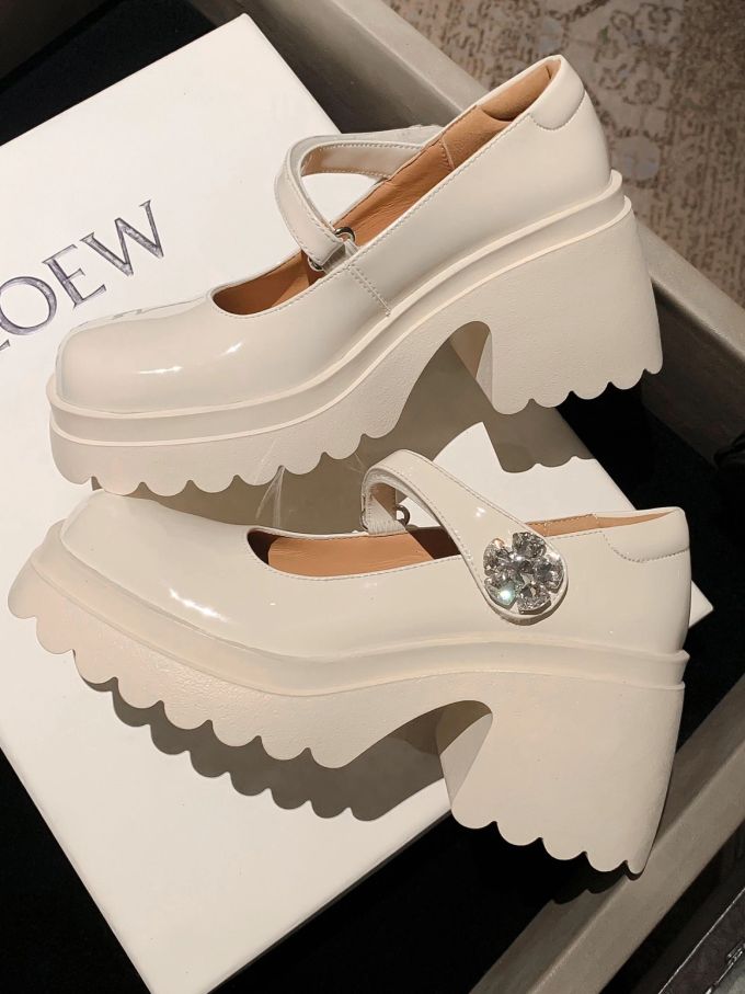 粗跟 中跟 圆头 低帮 袢扣 中口鞋 皮革 