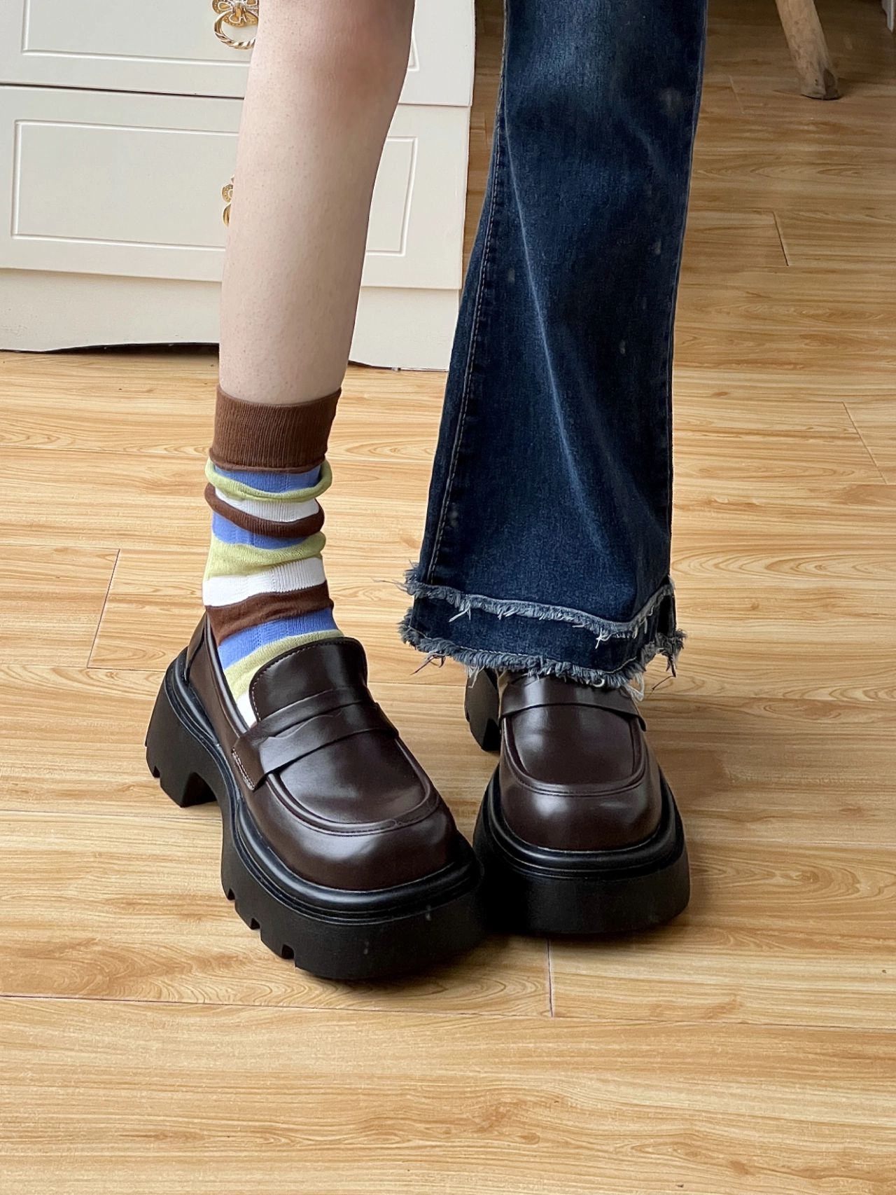 粗跟 中跟 圆头 低帮 一脚蹬 深口鞋 皮革  - VALI鞋履AI设计主图