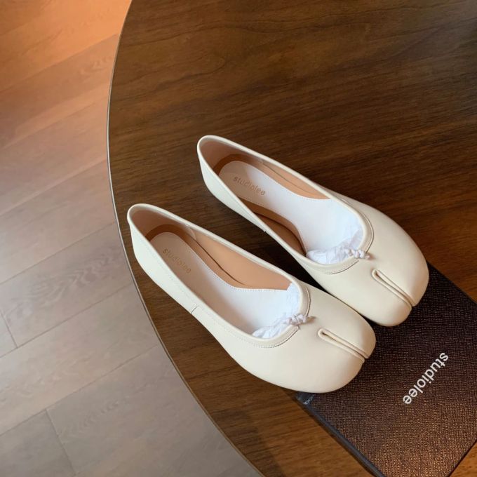 异形头-分趾 低帮 一脚蹬 中口鞋 皮革 