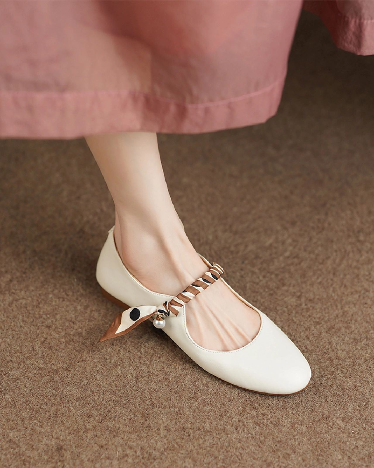 粗跟 低跟 圆头 低帮 袢扣 浅口鞋 皮革  - VALI鞋履AI设计主图