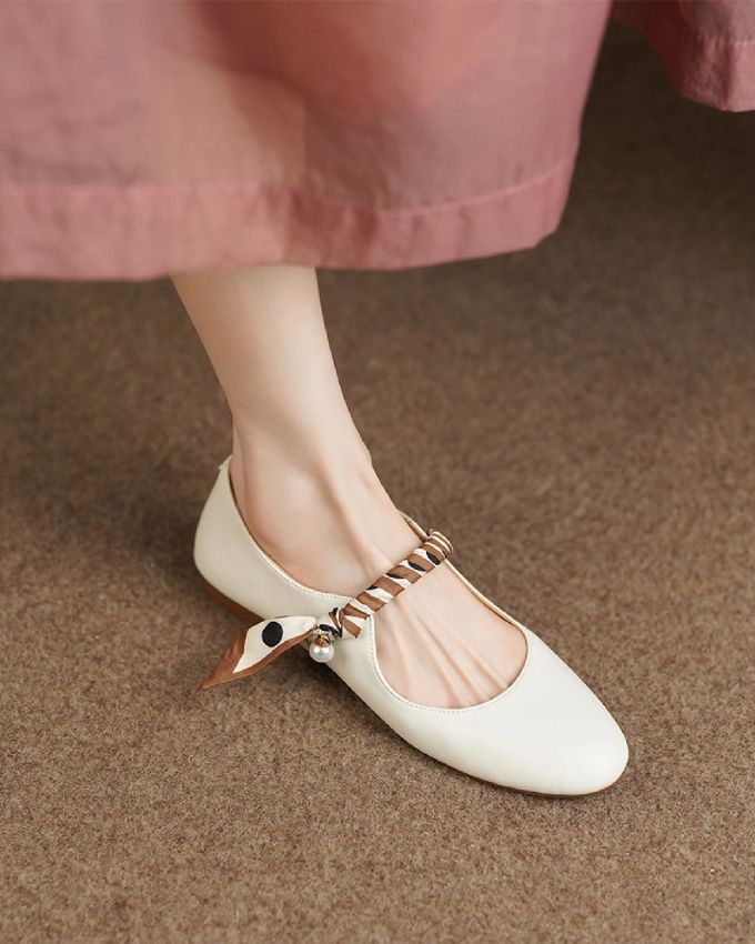 粗跟 低跟 圆头 低帮 袢扣 浅口鞋 皮革 