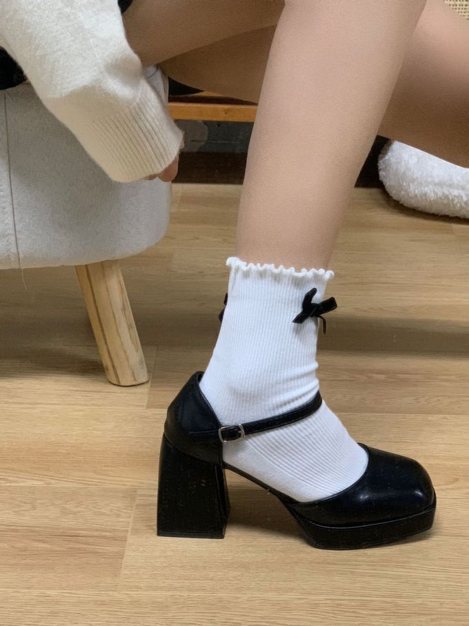 粗跟 中跟 圆头 低帮 袢扣 中口鞋 皮革 