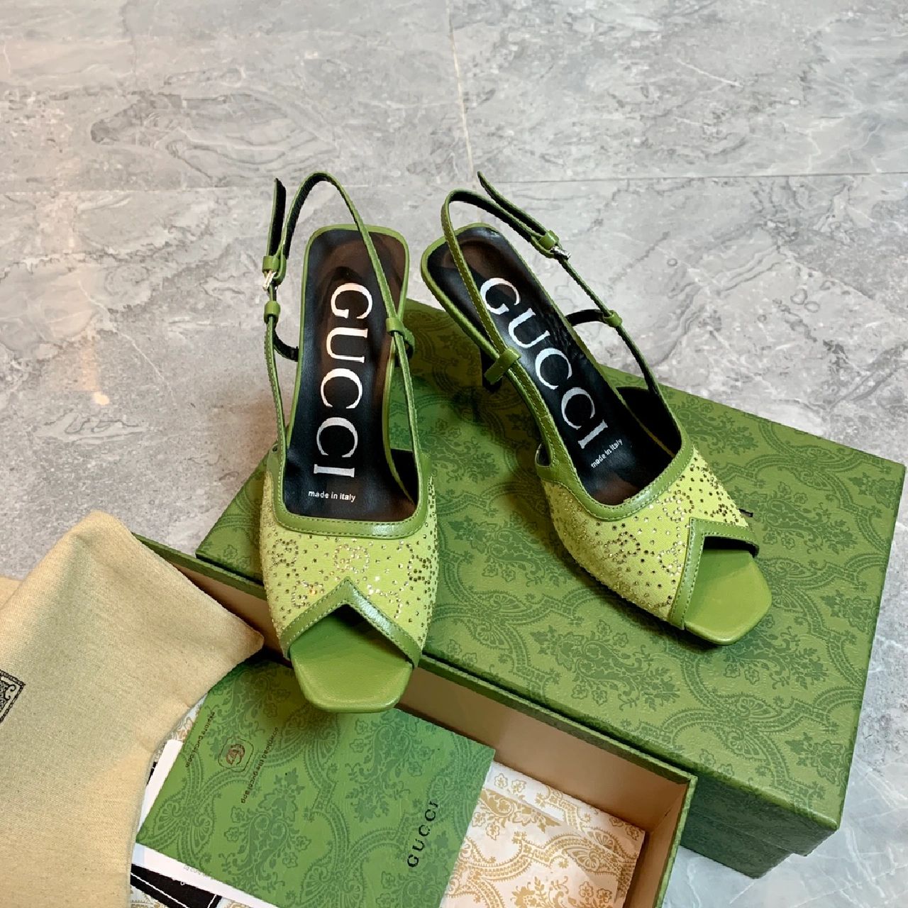 圆头 鱼嘴 袢扣 皮革  - VALI鞋履AI设计主图