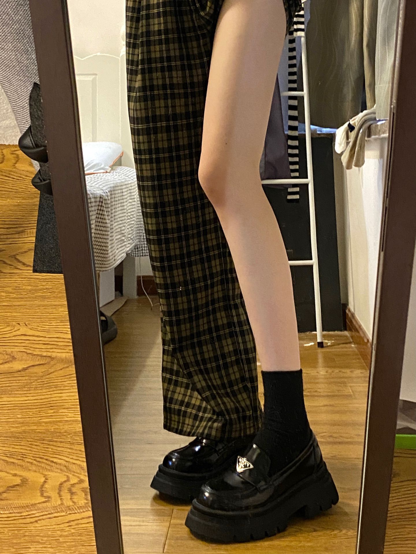 粗跟 中跟 圆头 低帮 一脚蹬 深口鞋 皮革  - VALI鞋履AI设计主图