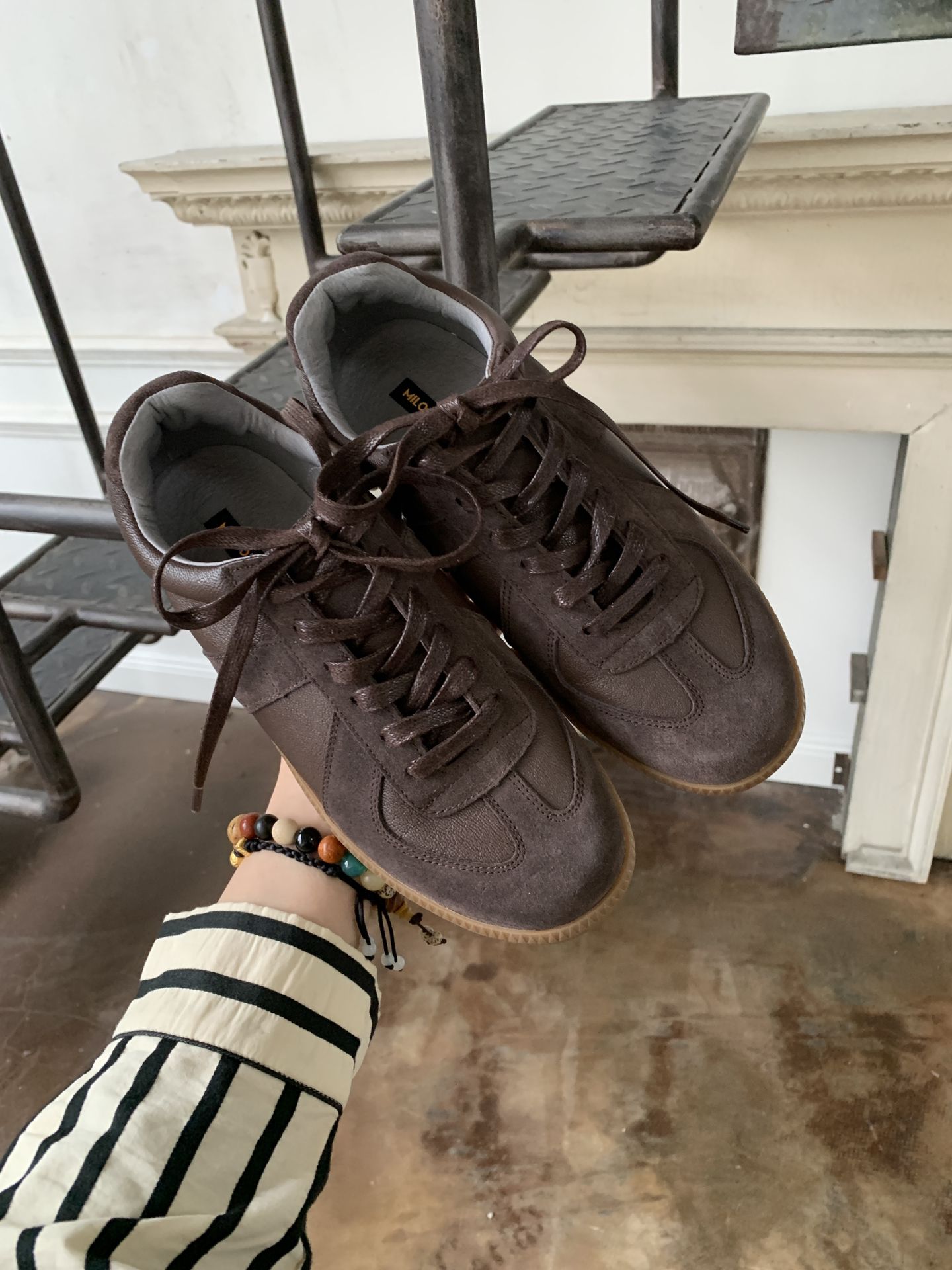 圆头 低帮 系带 深口鞋 皮革  - VALI鞋履AI设计主图