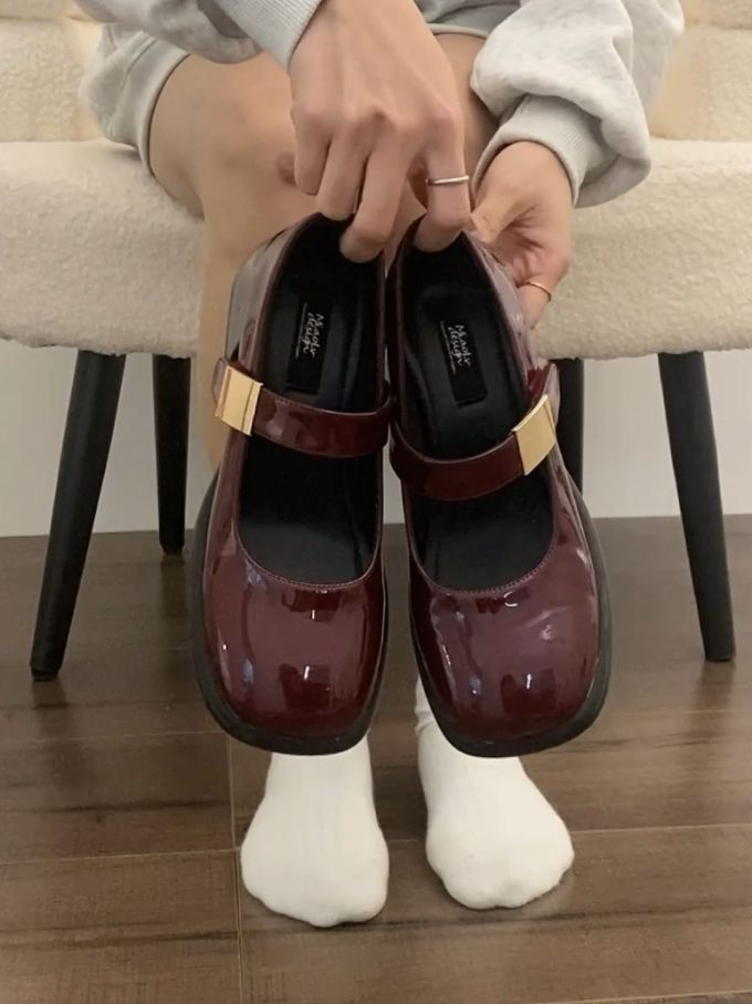 圆头 低帮 袢扣 中口鞋 皮革 