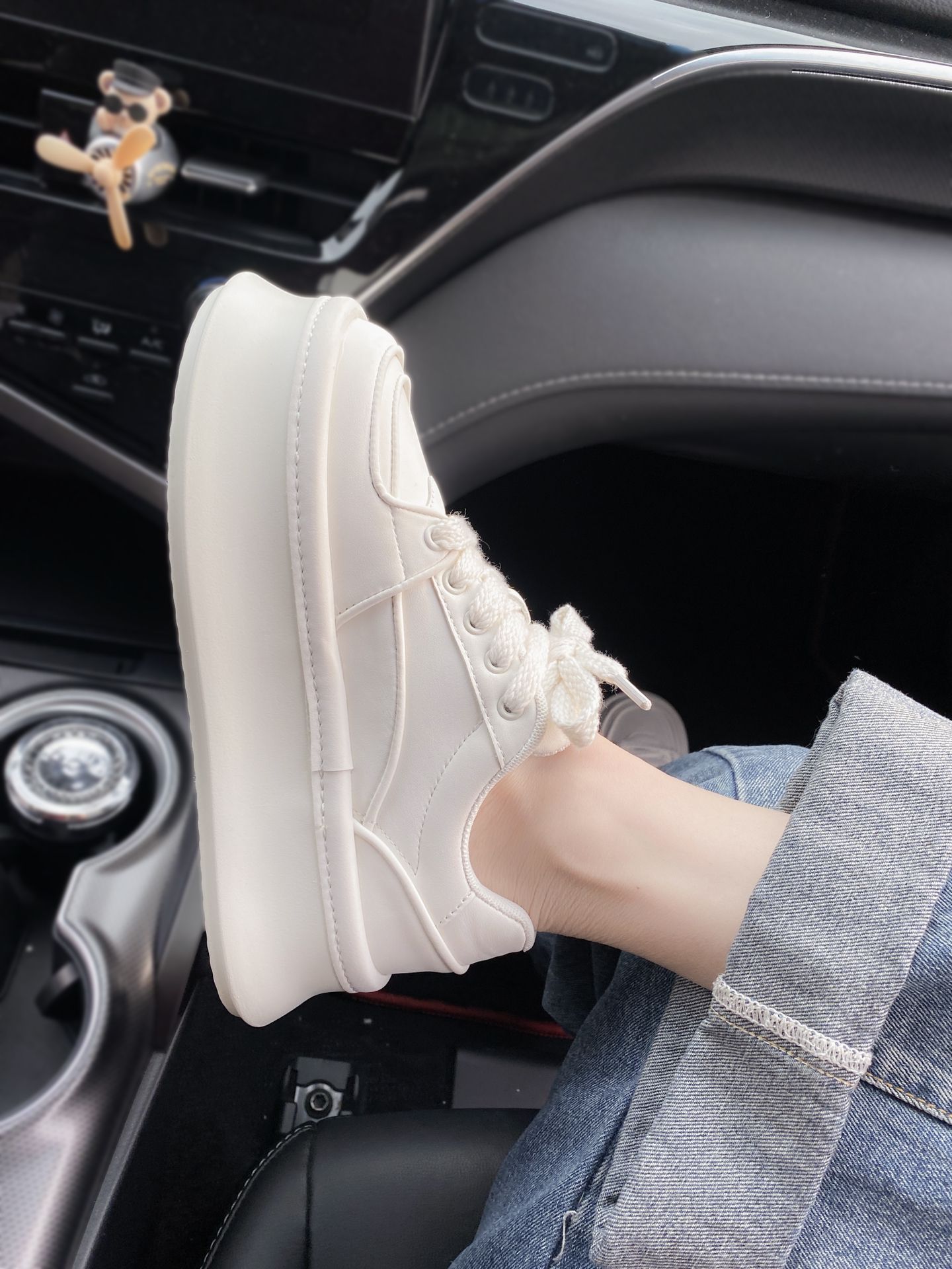 厚底 圆头 低帮 系带 深口鞋 皮革  - VALI鞋履AI设计主图