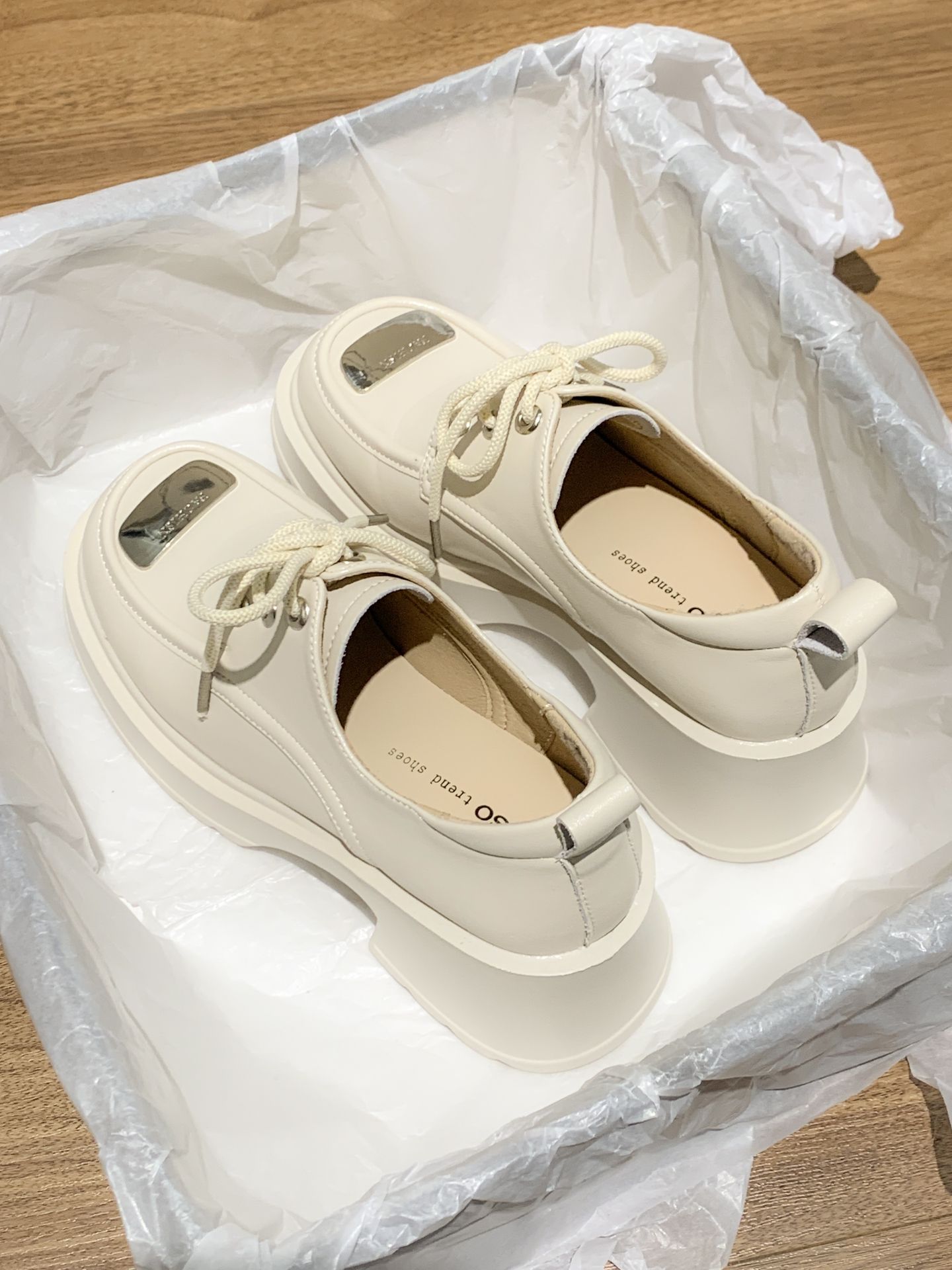 圆头 低帮 系带 深口鞋 皮革  - VALI鞋履AI设计主图