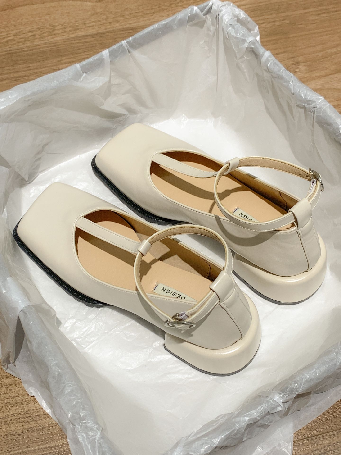 方头 低帮 袢扣 中口鞋 皮革  - VALI鞋履AI设计主图