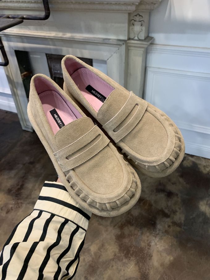 平底 圆头 低帮 一脚蹬 深口鞋 皮革 