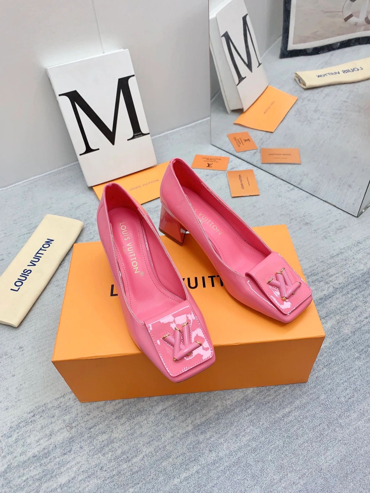 粗跟 中跟 方头 低帮 袢扣 浅口鞋 皮革  - VALI鞋履AI设计主图