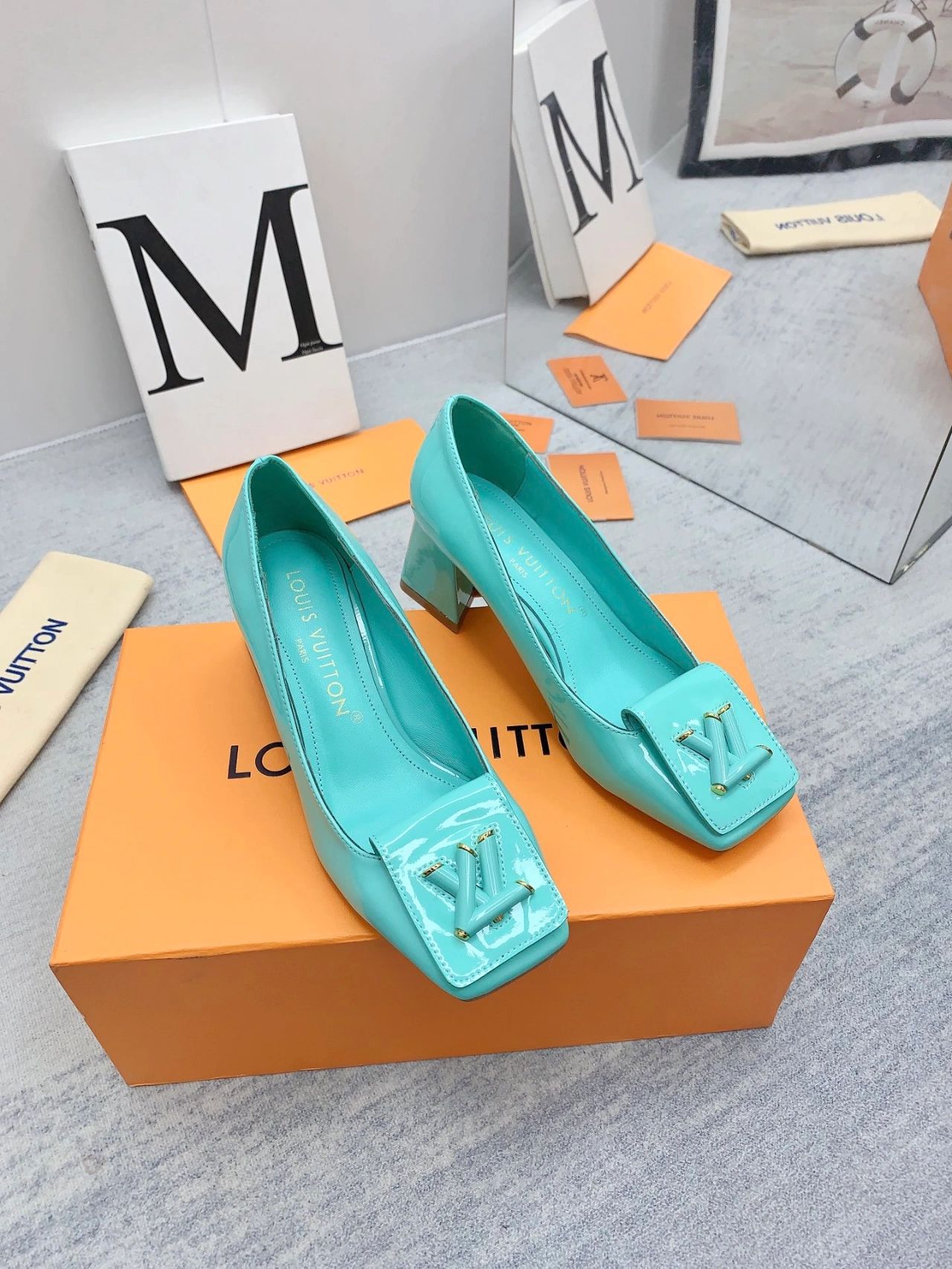 粗跟 中跟 方头 低帮 一脚蹬 浅口鞋 皮革  - VALI鞋履AI设计主图