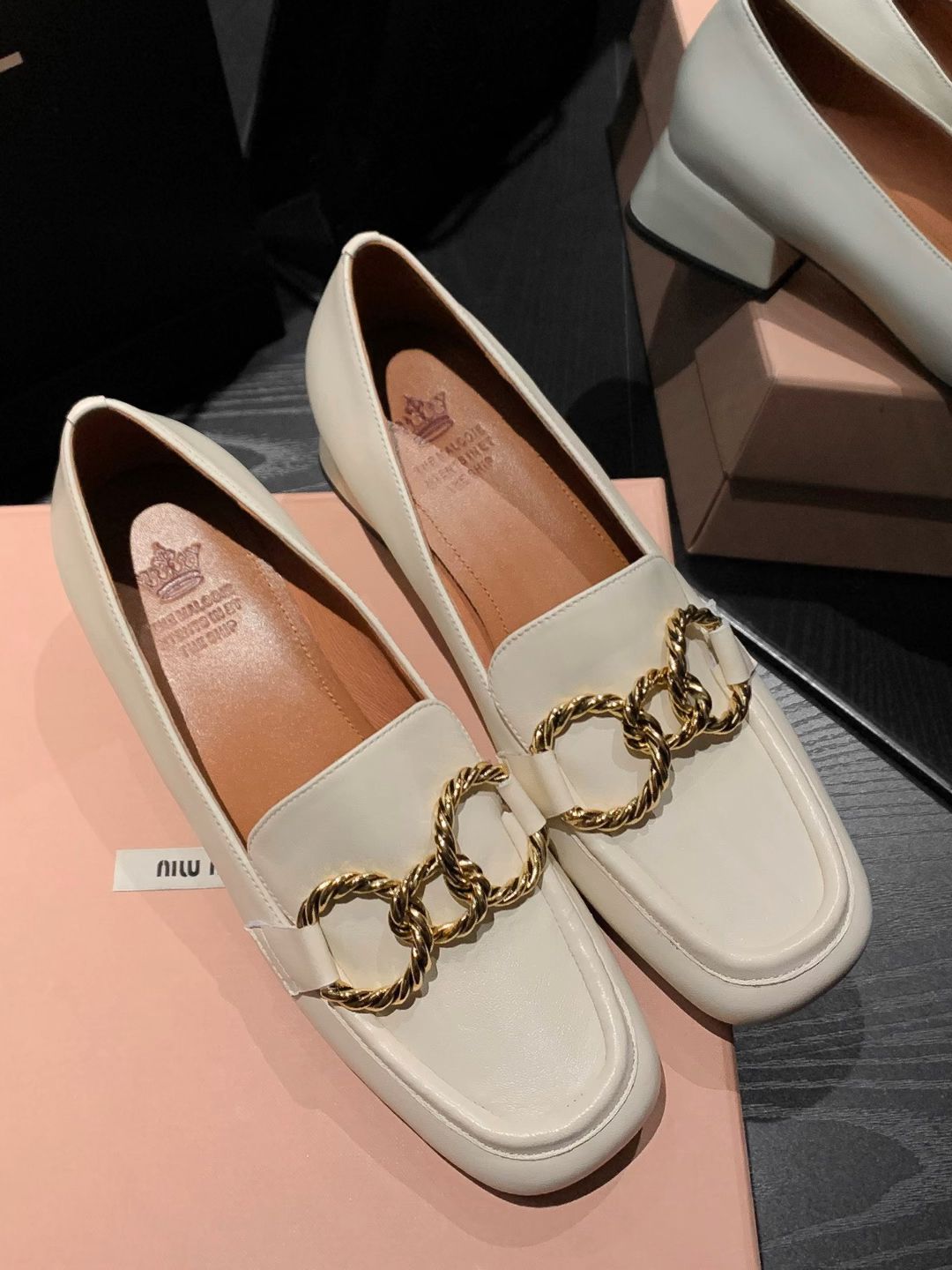 方头 一脚蹬 深口鞋 皮革  - VALI鞋履AI设计主图