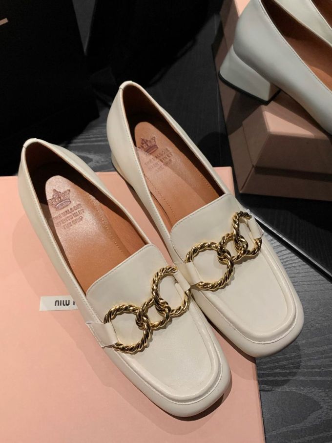 方头 一脚蹬 深口鞋 皮革 