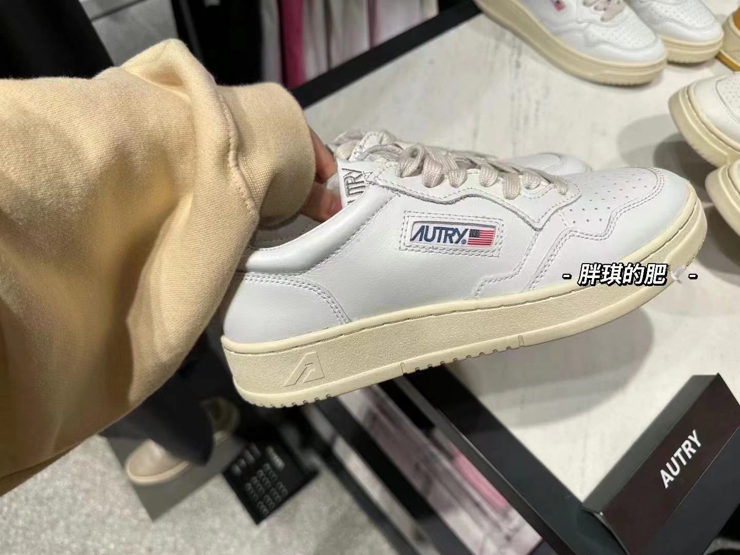 平底 圆头 低帮 系带 深口鞋 皮革  - VALI鞋履AI设计主图