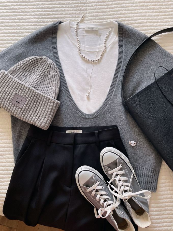 毛纺 圆形领 细针 蓝黑色 素净色 