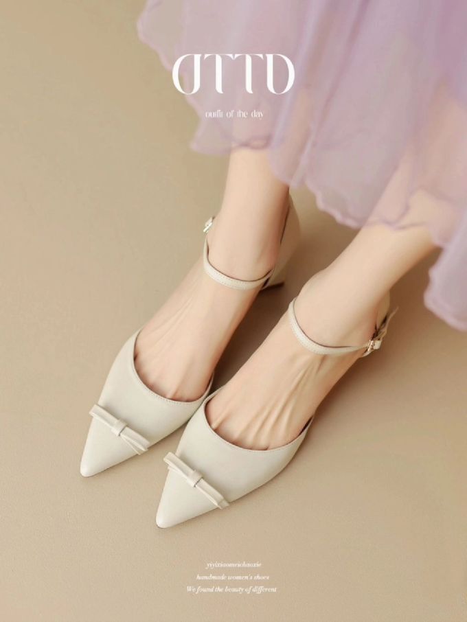 尖头 袢扣 浅口鞋 