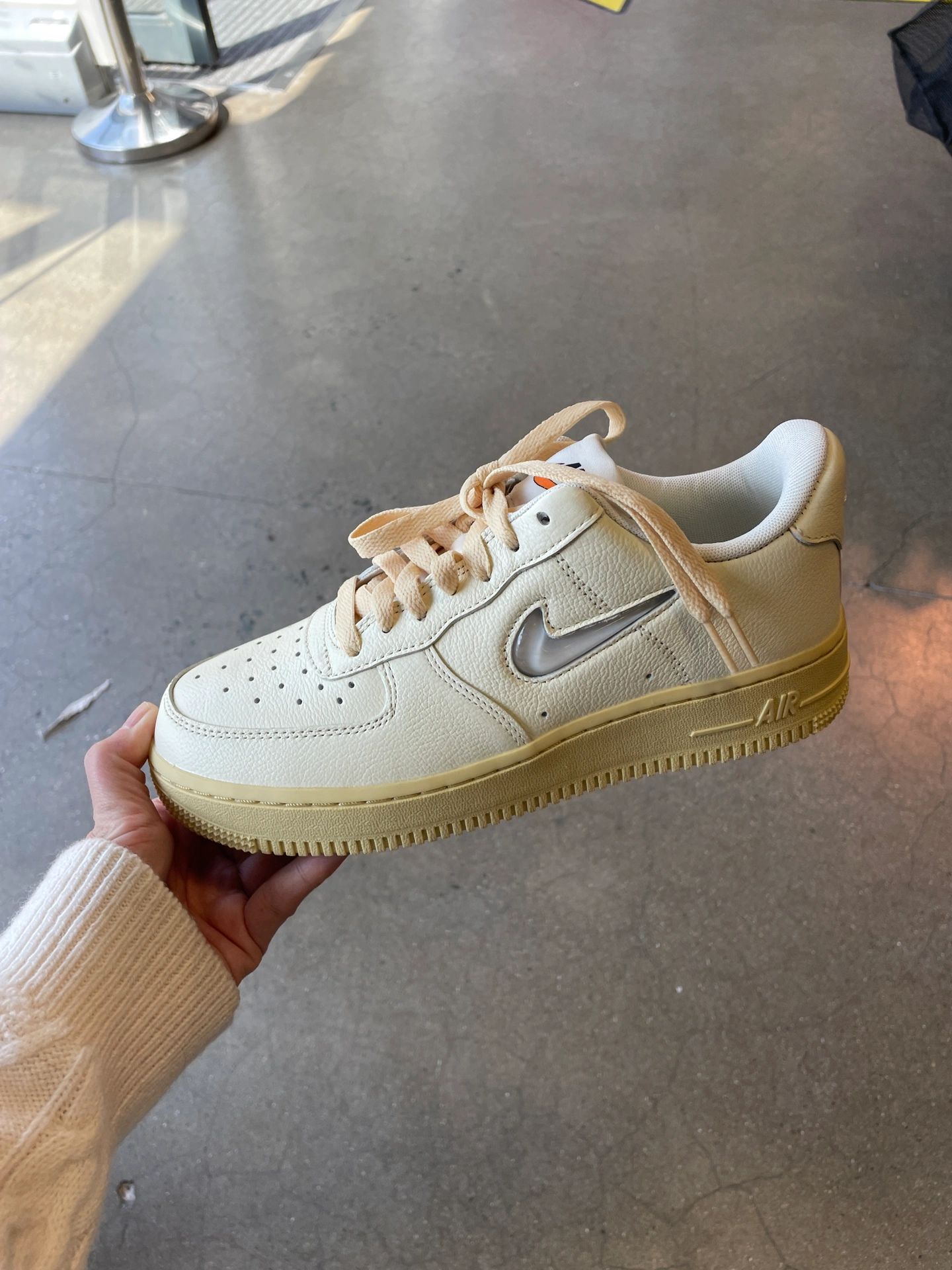 平底 圆头 低帮 系带 深口鞋 皮革  - VALI鞋履AI设计主图