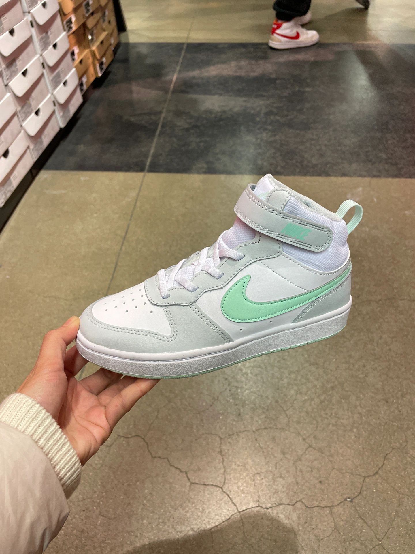 平底 圆头 中帮 系带 魔术贴 深口鞋 皮革  - VALI鞋履AI设计主图