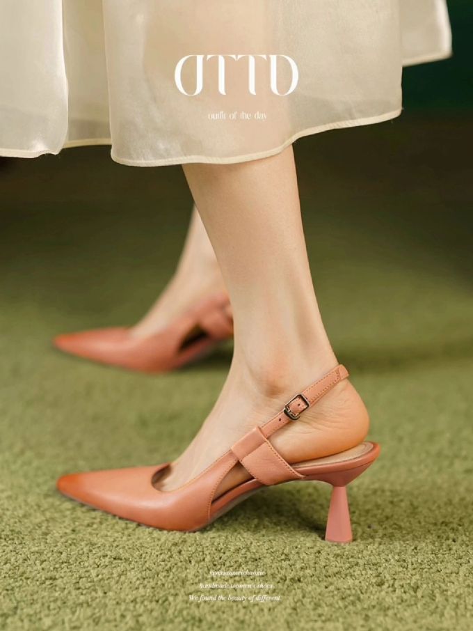 异形跟 中跟 尖头 低帮 袢扣 浅口鞋 皮革 