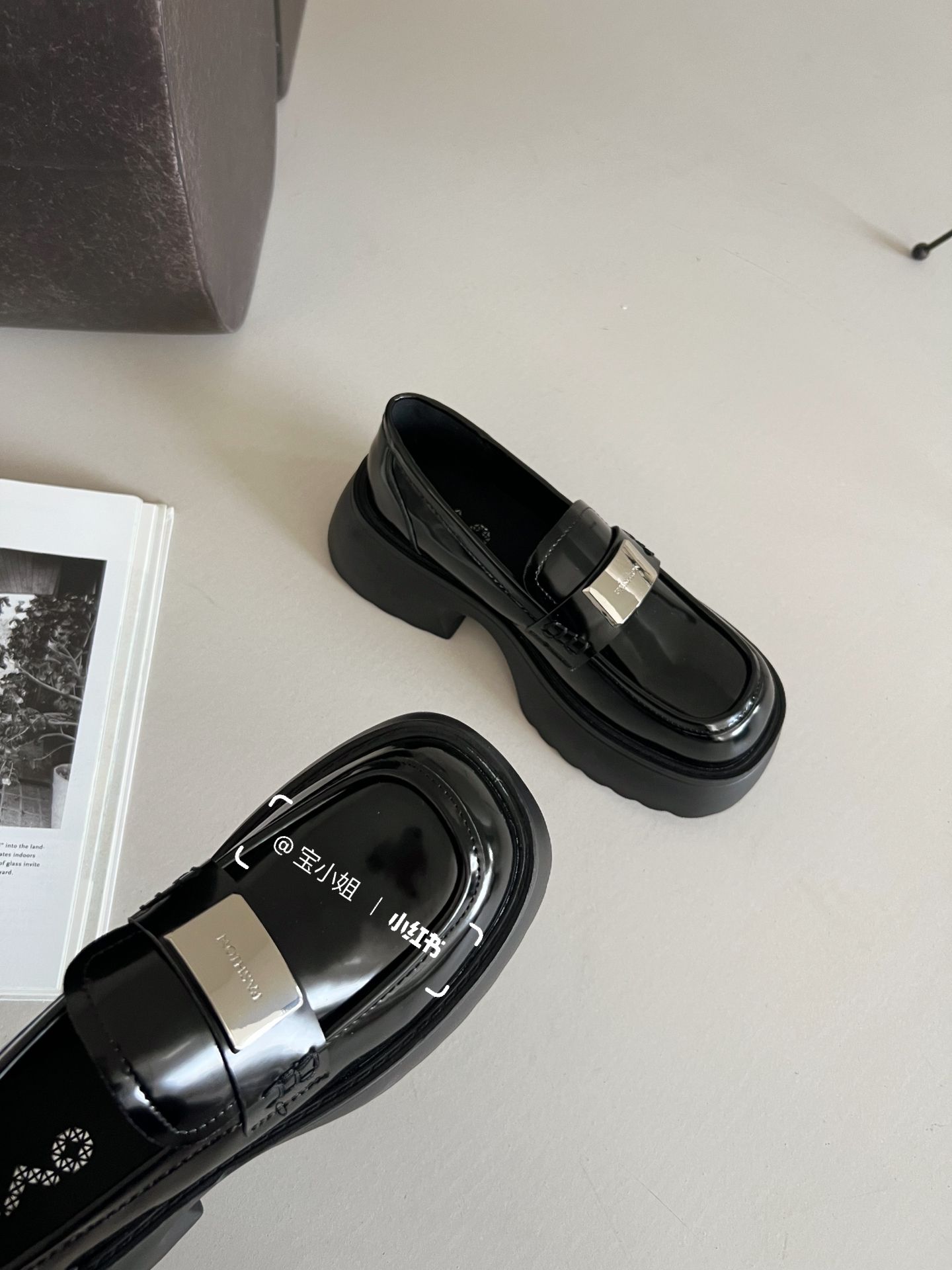 粗跟 中跟 圆头 低帮 一脚蹬 深口鞋 皮革  - VALI鞋履AI设计主图